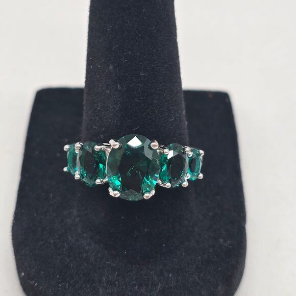 925 Sterling Silver Green Oval 5 Stone Cocktail Ring Size 9 Elegant Formal - Picture 1 of 6